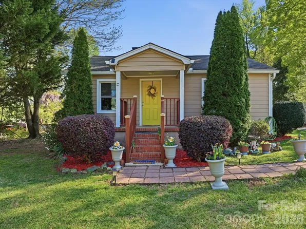 6223 Macon St, Charlotte, NC 28208