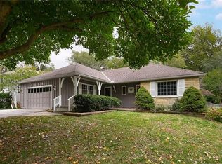 5233 Reinhardt Dr, Roeland Park, KS 66205