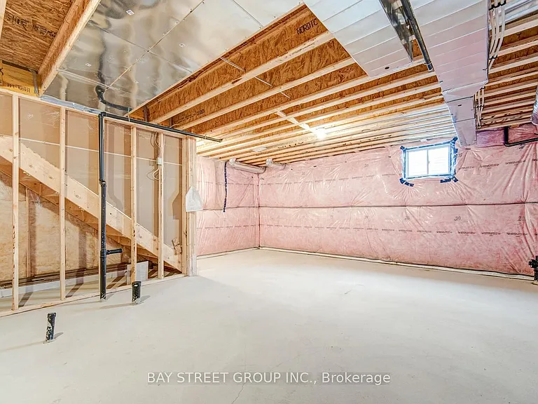 149 Wilmot Rd N — Photo 32