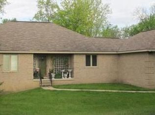 27925 Summit Dr, Novi, MI 48377