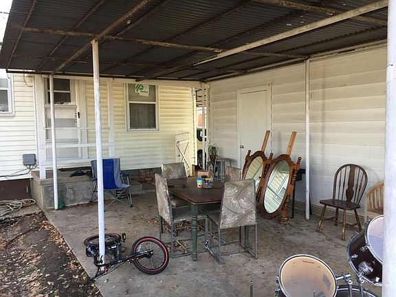 view of covered patio