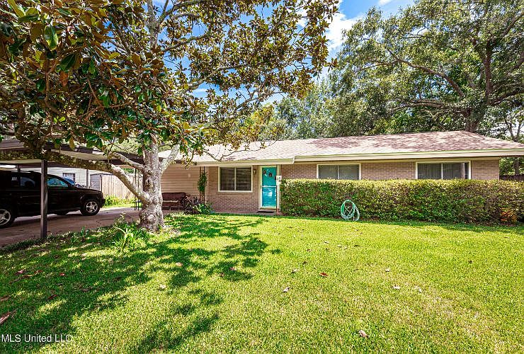 1st image of 118 Woodland Cir