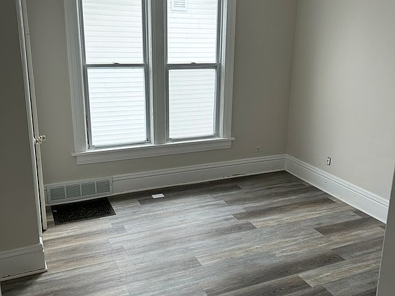 4th image of 237 Plum St #2