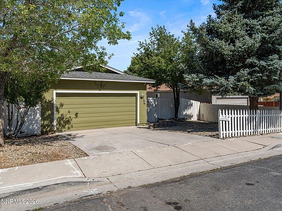 2nd image of 2910 Harding Cir