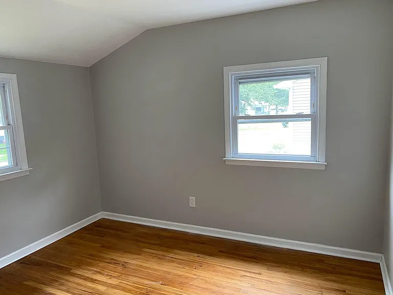 214 Marion Ave — Photo 10