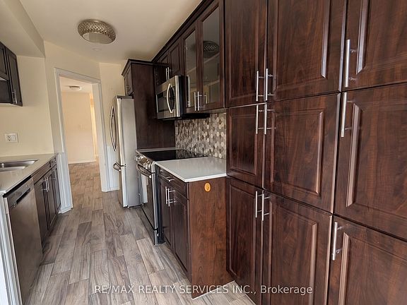 3rd image of 11 Beverly Ln