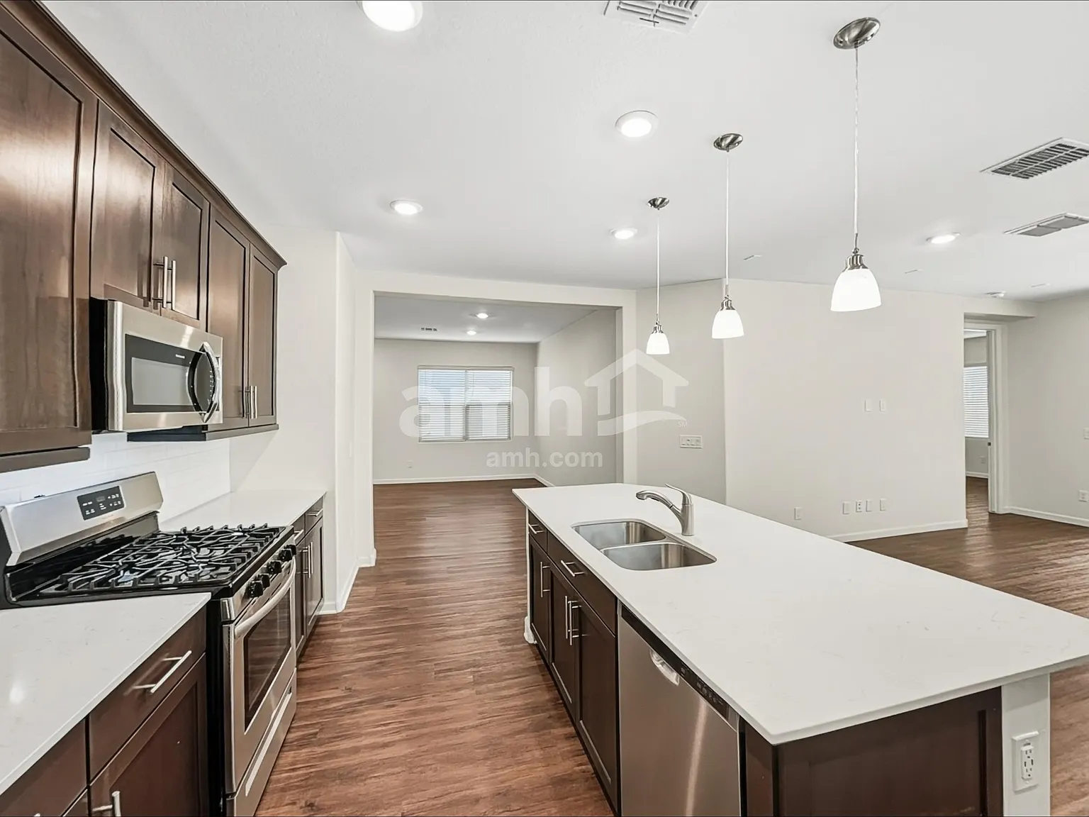 3 bed, 2.0 bath, 1763 sqft, $2,195 — Photo 3
