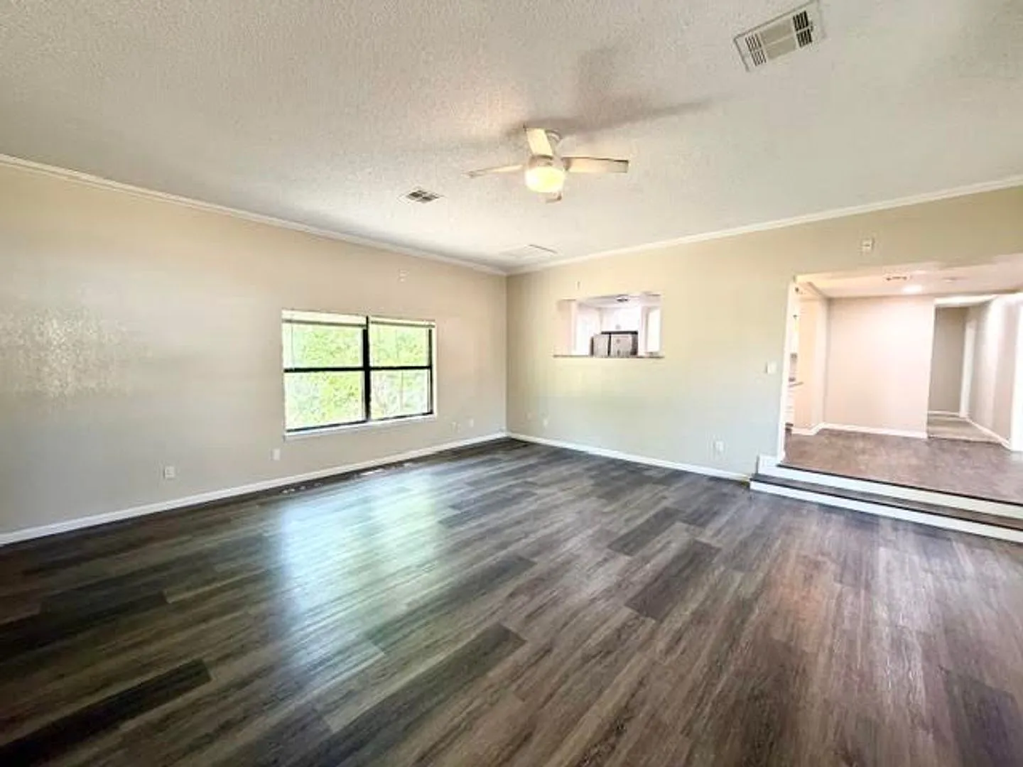 4 bedroom on a large corner lot in Hewitt! — Photo 3