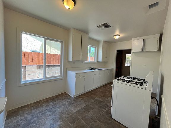 5th image of 8961 Woodale Ave