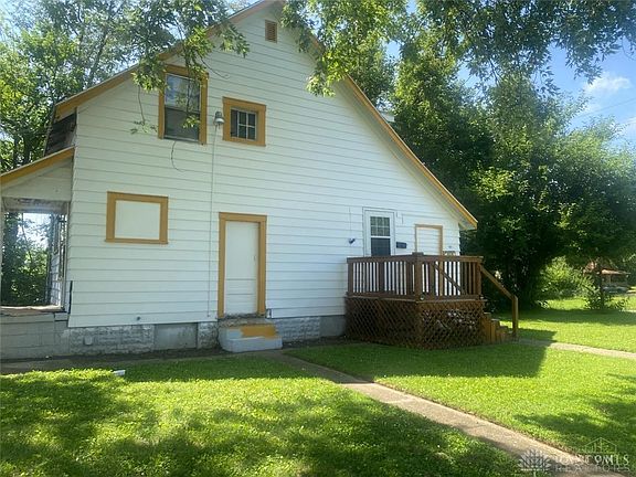 2nd image of 3824 W Hillcrest Ave