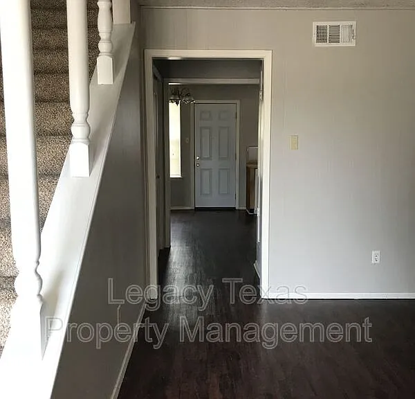 1401 Courtney Pl #C — Photo 6