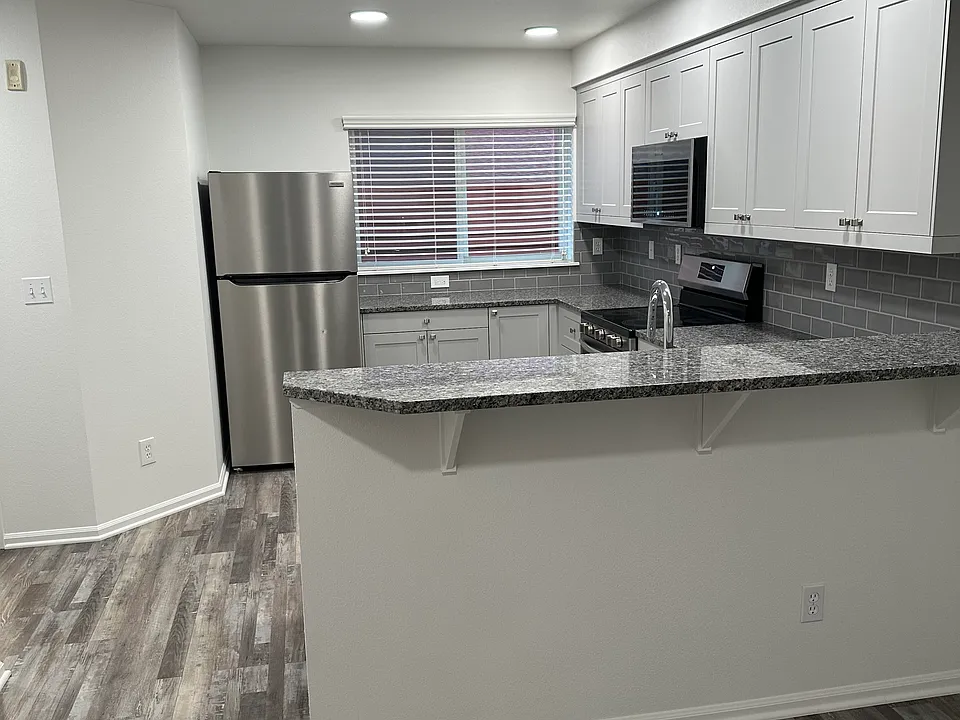 Kitchen with eating bar
