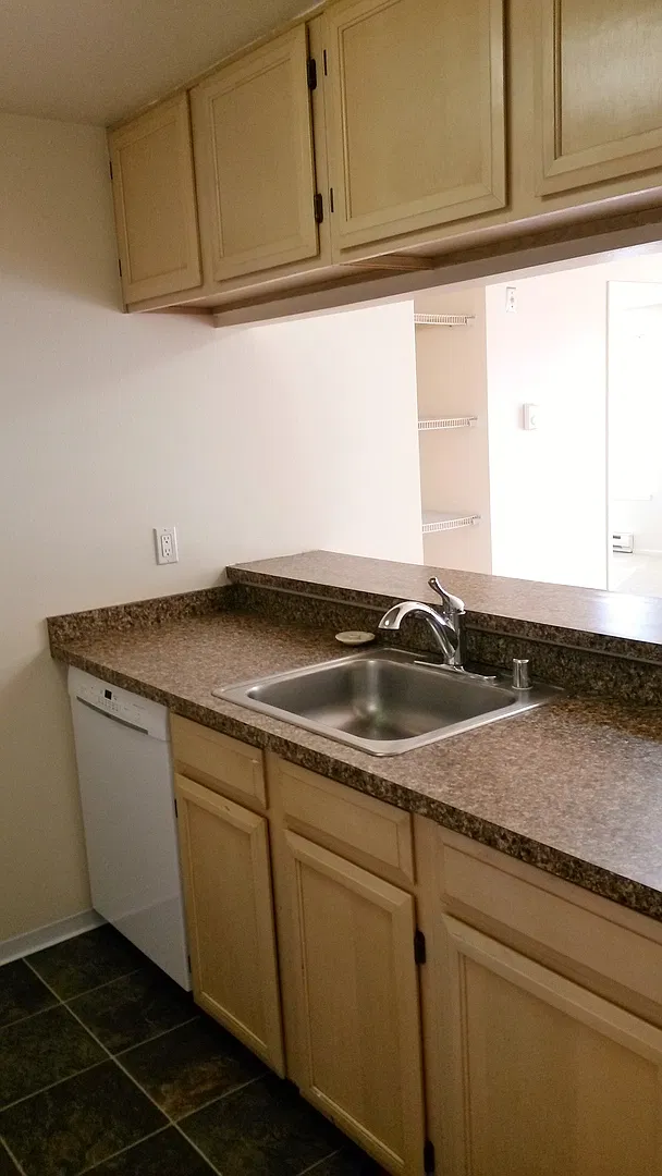 Hudson Square Apartments — Photo 2