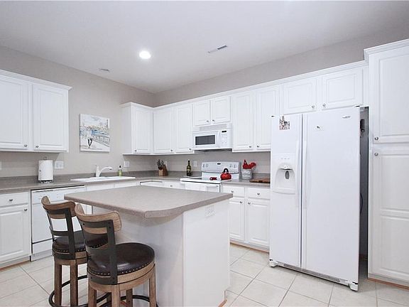 4th image of 280 S 79th St Unit 901