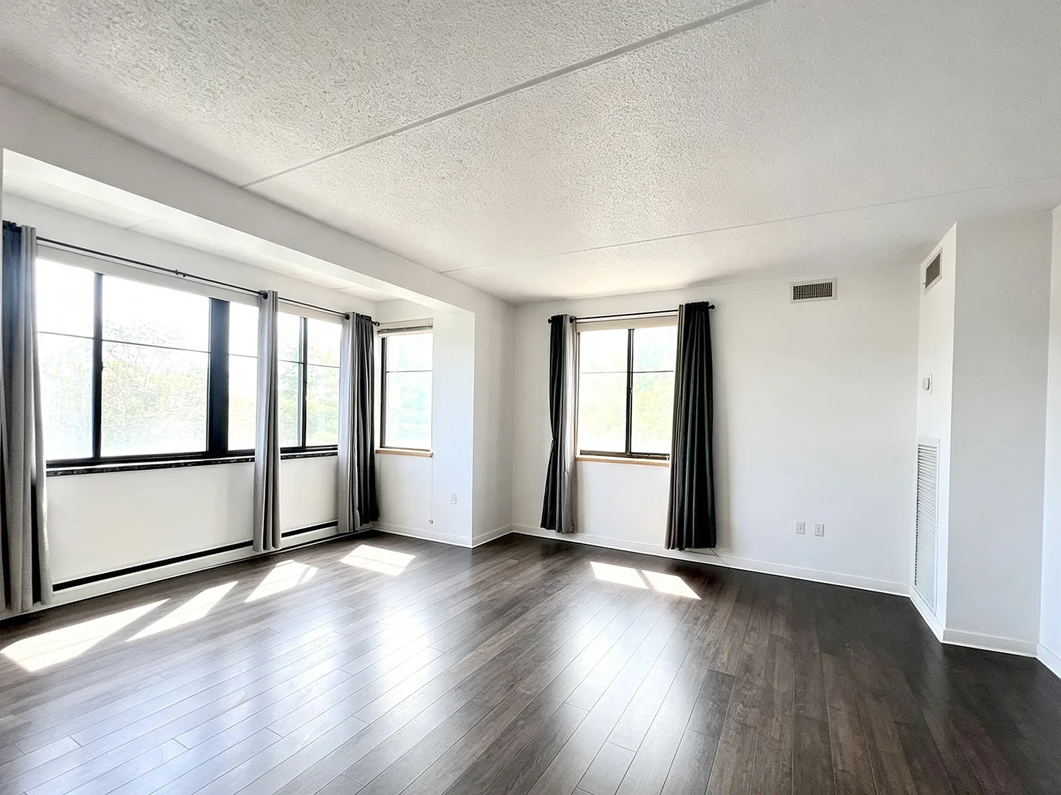 1 bed, 874 sqft, $2,500 — Photo 4