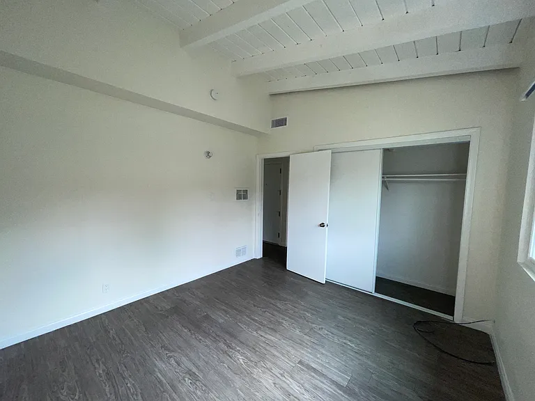10239 Darby Ave #5 — Photo 10