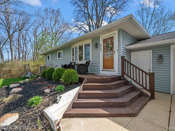 2nd image of 2721 Midvale Dr