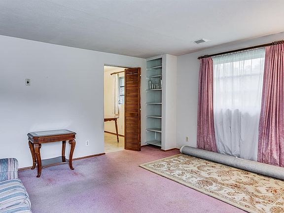 5th image of 1017 Pennsylvania Dr