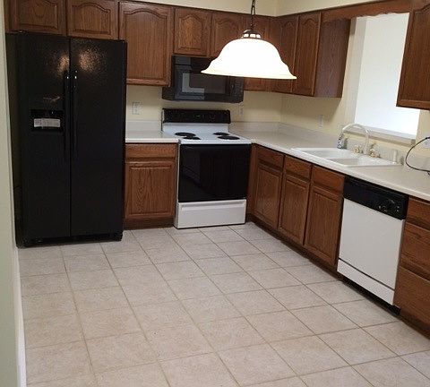 Kitchen w/new appiances