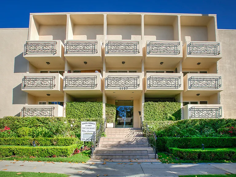 Wilshire Ardmore Towers — Photo 4