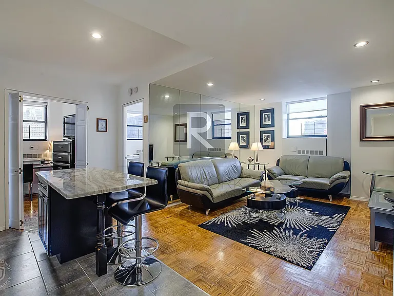 150 W 51st St #1807 — Photo 2