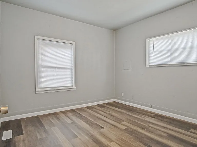NW 34th St — Photo 15