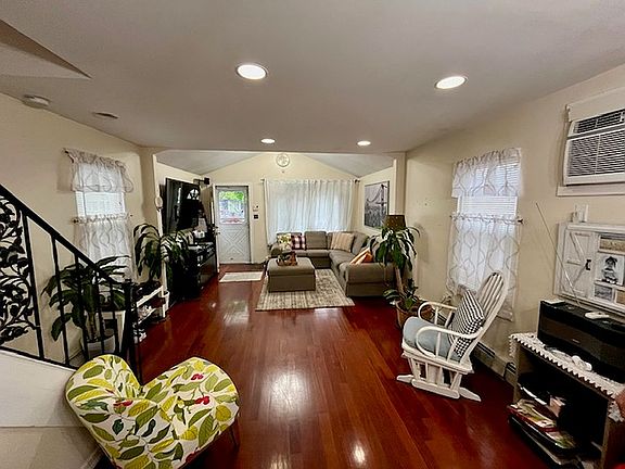 3rd image of 2050 Kimball St