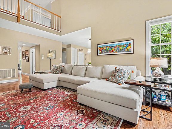 5th image of 183 Pembrooke Cir