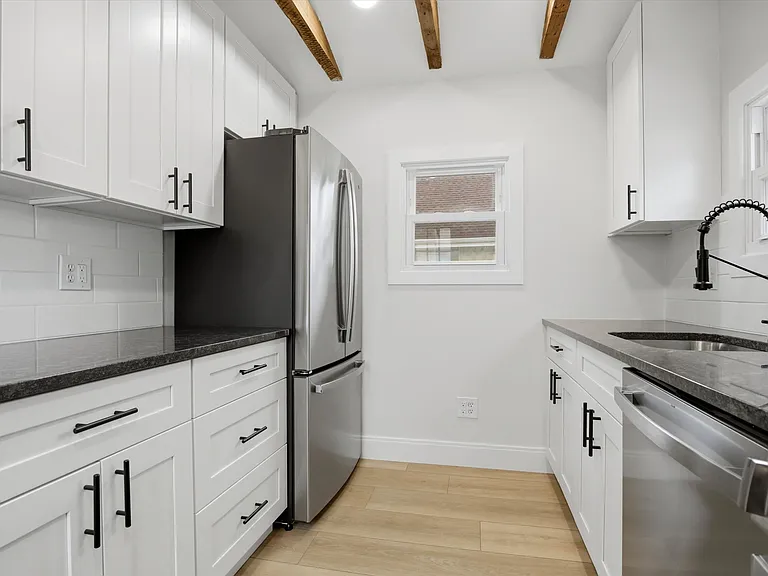 125 Warren St — Photo 6