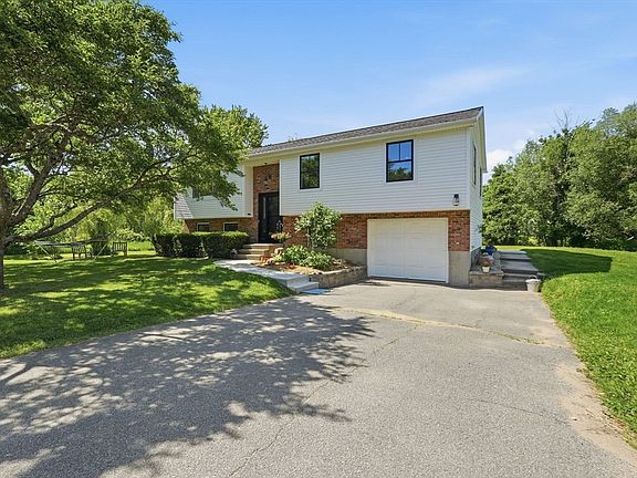 3rd image of 17 Captain Lathrop Dr