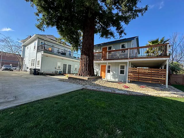 4419 4th Ave photo 1