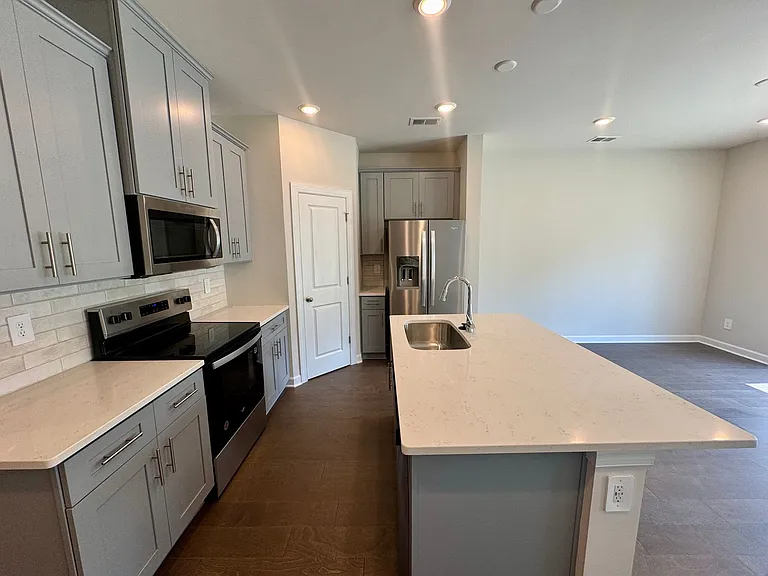 1720 Braemar Village Dr — Photo 5