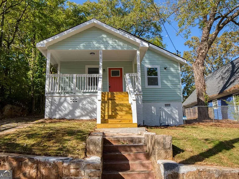 1015 Sims St SW — Photo 4
