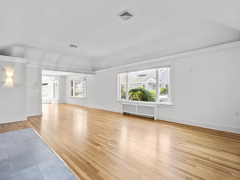 25 Crescent Bluff Ave — Photo 7
