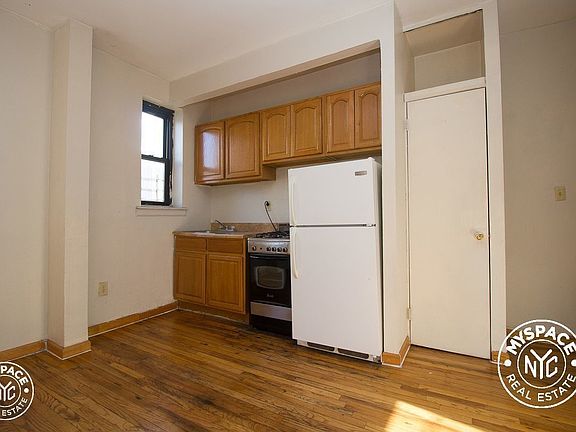 3rd image of 1154 Pacific St APT 4F