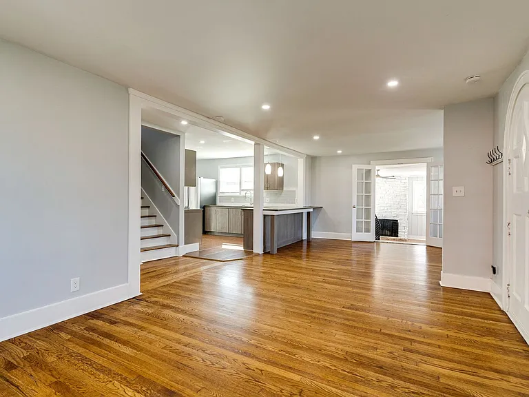 819 E Meade Ave — Photo 4