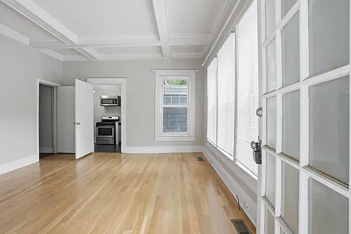 615 Linwood Ave NE #4 Photo 1