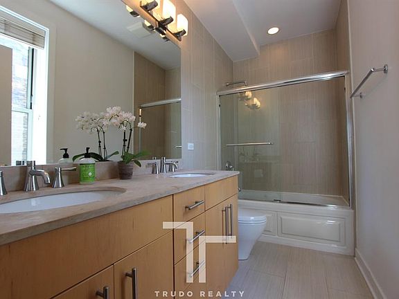 4th image of 4055 N Wolcott Ave #8
