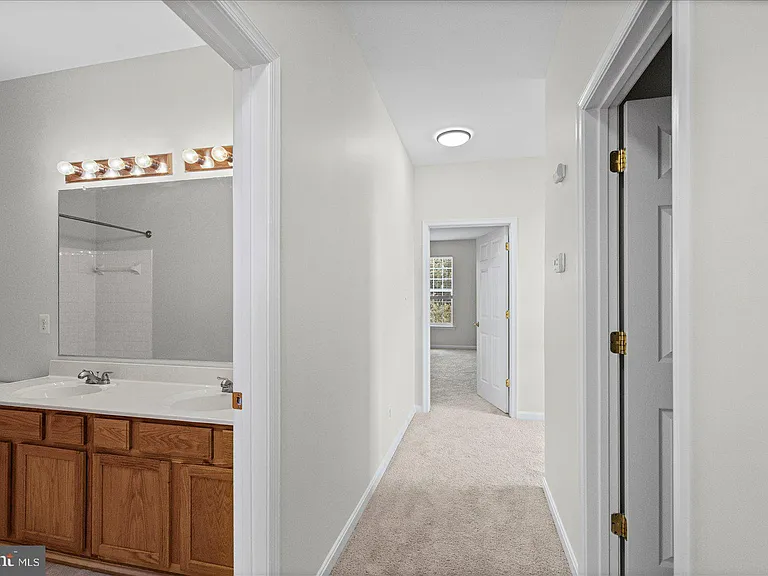 1670 Mohegan Dr #B — Photo 30
