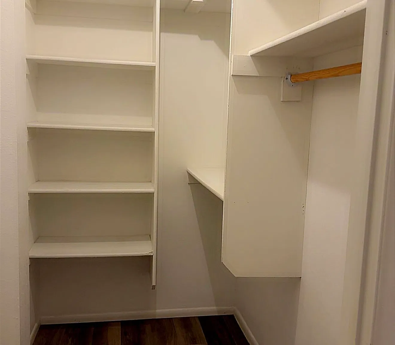 1215 Gallegos Ln — Photo 2