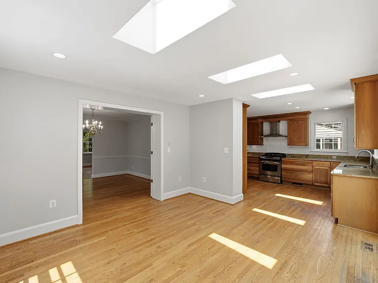2812 Northampton St NW — Photo 5