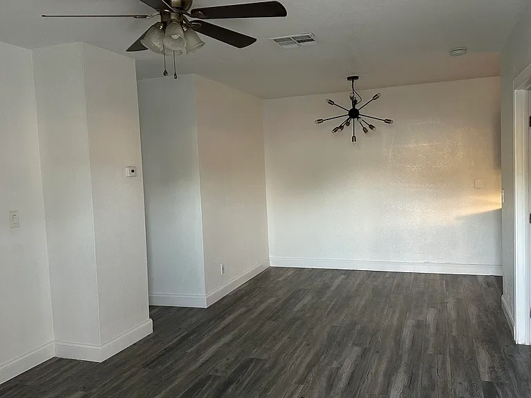 4628 SW 32nd Dr — Photo 2