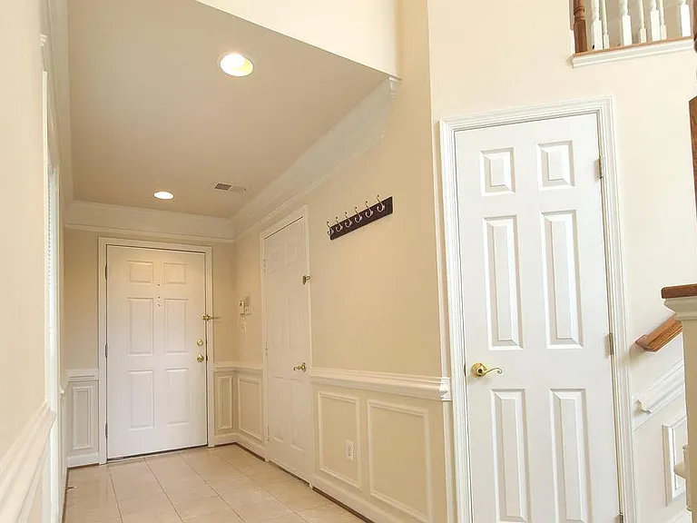 2511 Gadsby Pl — Photo 4