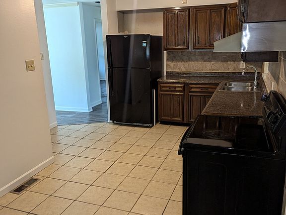 5th image of 606 Karess Dr