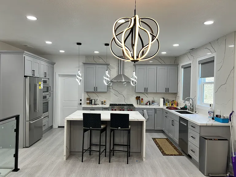 1241 Laverock Ln — Photo 3