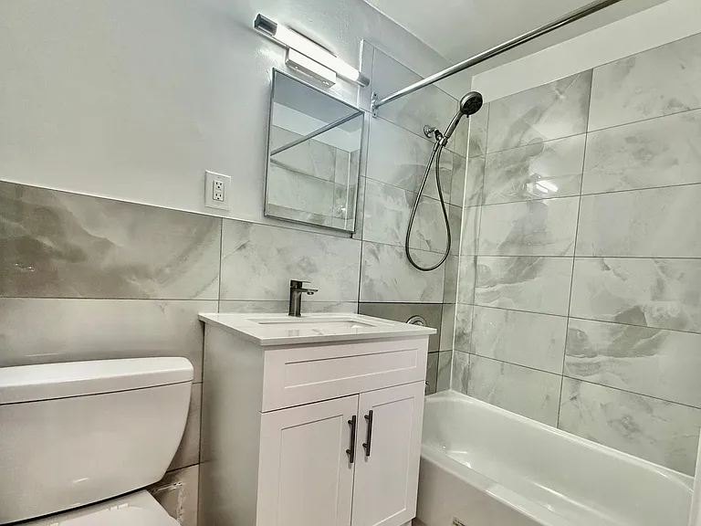 363 Lakeshore Rd E #610 — Photo 6