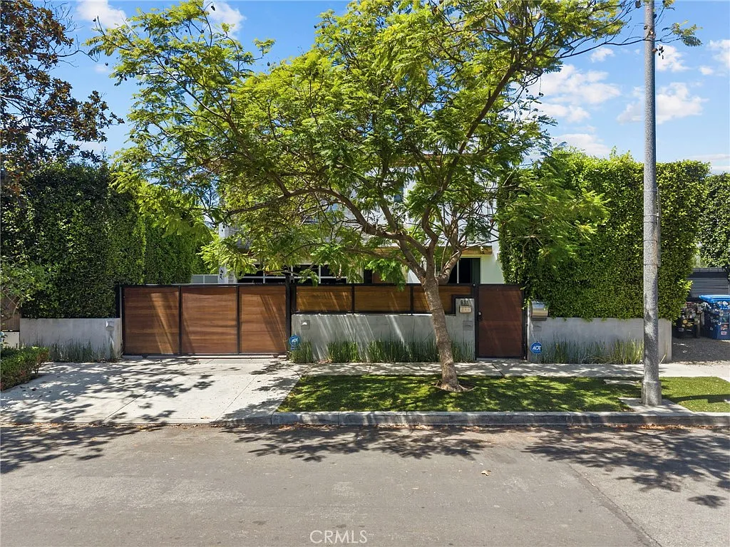 5 bed, 4.5 bath, 3976 sqft, $23,900 — Photo 3