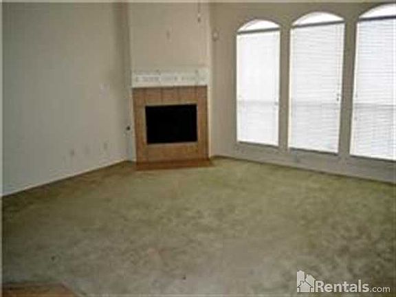 3rd image of 2225 Garden Crest Dr