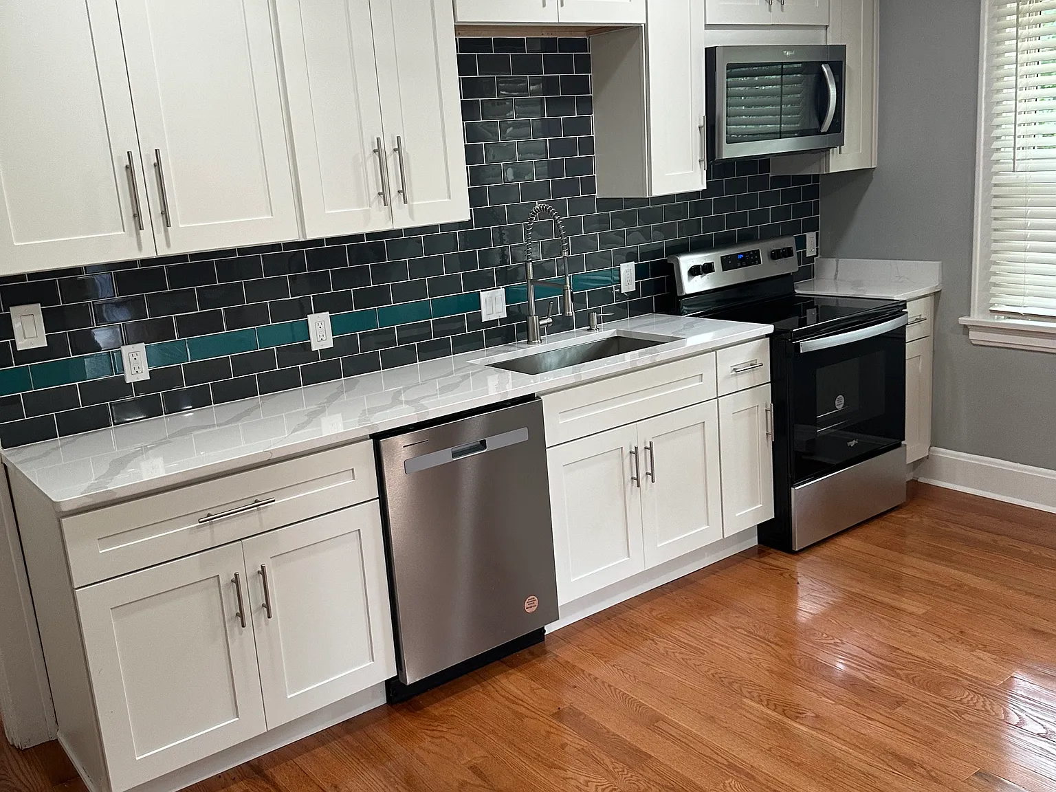 2 bed, 1000 sqft, $1,595 — Photo 3