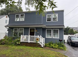 2347 Pine St, Seaford, NY 11783